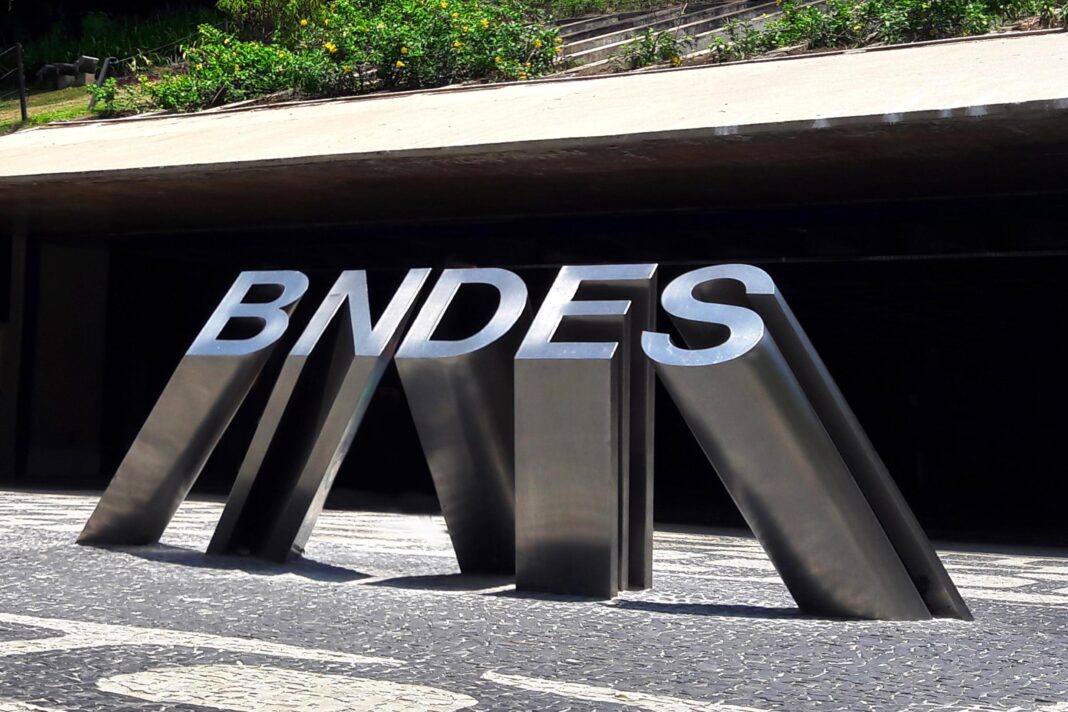 Letreiro na fachada do BNDS