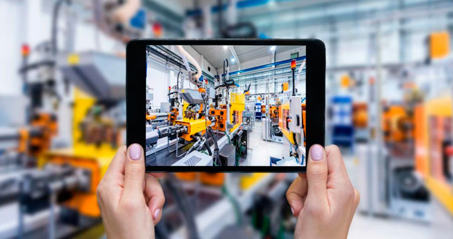 Linha de montagem industrial vista através de tablet