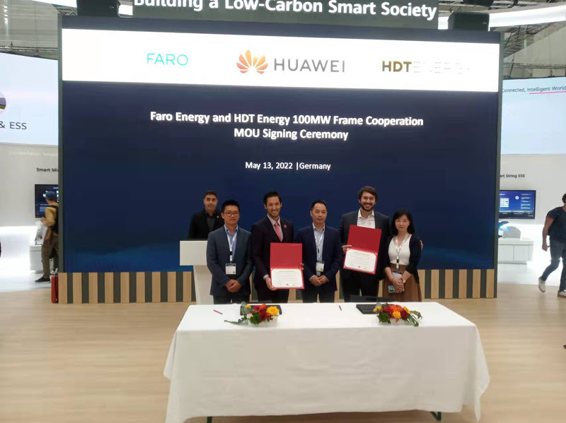 Da esquerda para a direita: Diretor de Canais para America Latina da Huawei Digital Power, Victor Li; CEO da HDT Energy, Leonardo Cyrino; Presidente da Huawei Digital Power para America Latina, Hery Wang; CEO da FARO Energy, Pedro Mateus; Diretora Global de Desenvolvimento GD da Huawei Digital Power, Lidia Wang