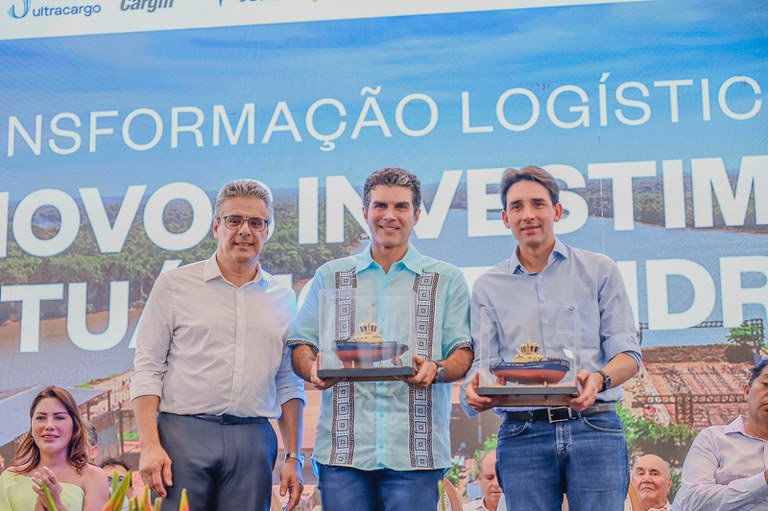 Governador Helder Barbalho, Mnistro Silvio Costa Filho e outra pessoa