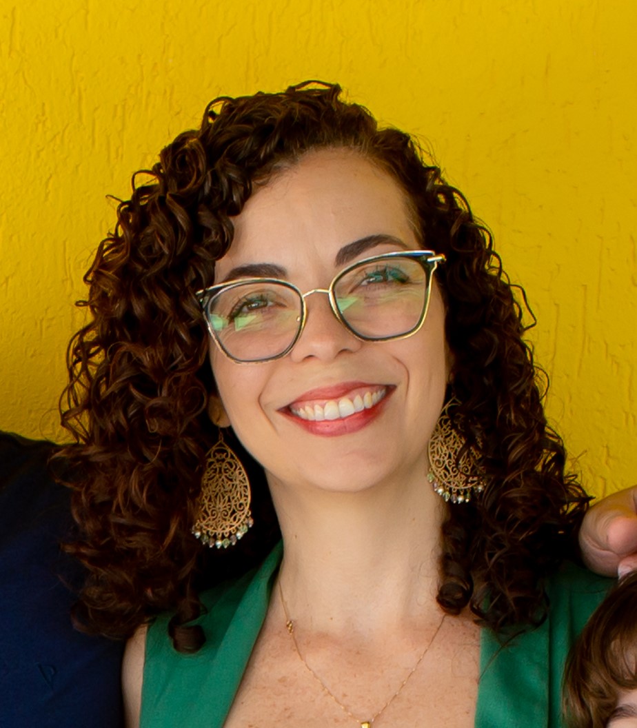 686ead0a0e92a918357378 Carla Batista