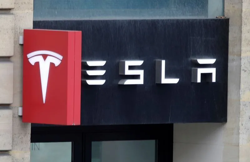 Fachada da Tesla