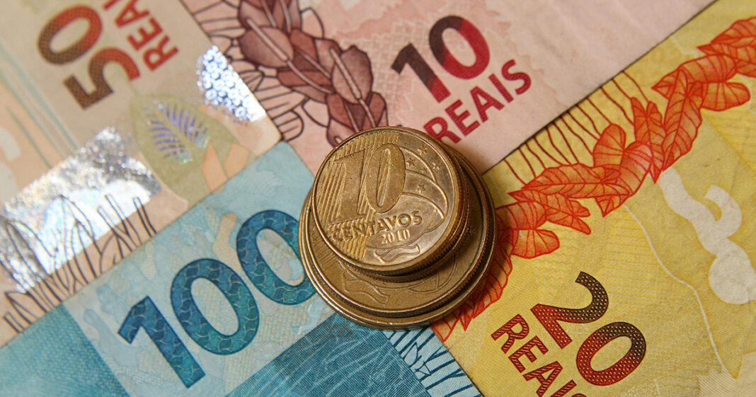 Cédulas e moedas de real