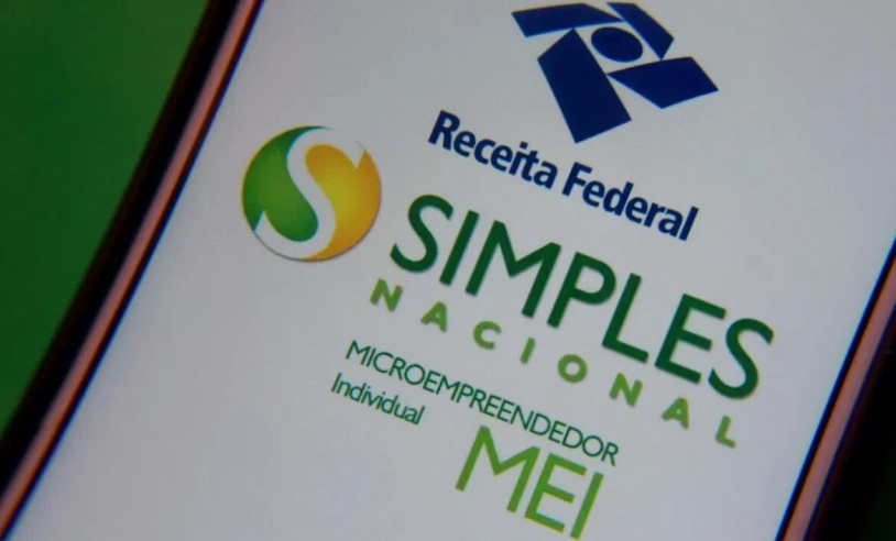 Página da Recita Federal aberta em celular