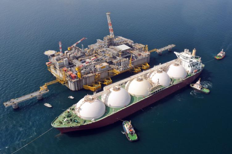 Plataforma e navio da Cosan e Compass