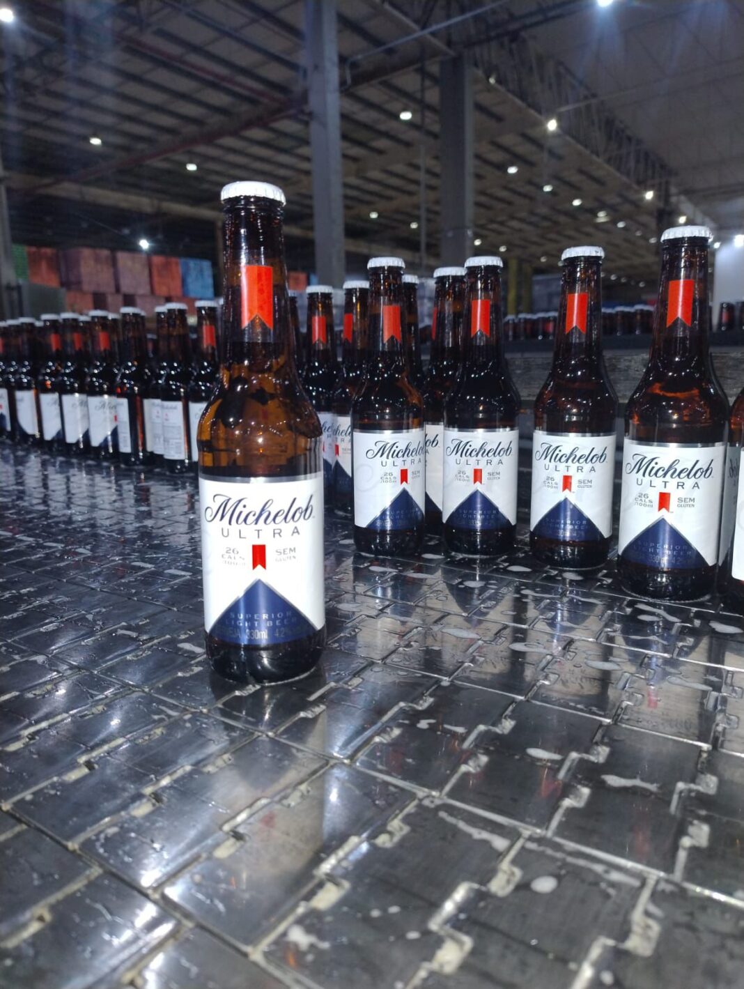 Garrafas de cerveja Michelob Ultra