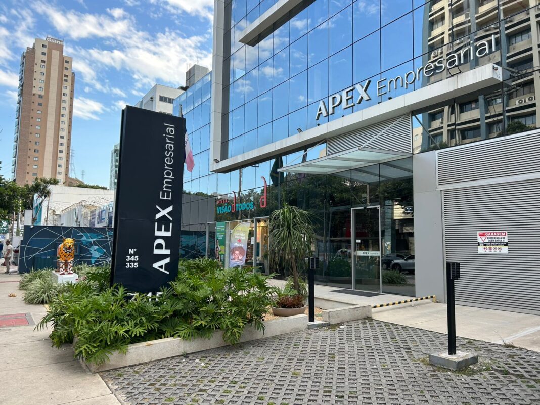 Fachada Apex